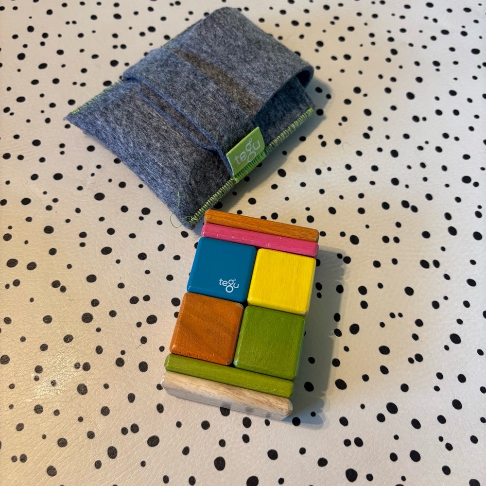 Tegu 8 Piece Travel Magnetic Wooden Block Set